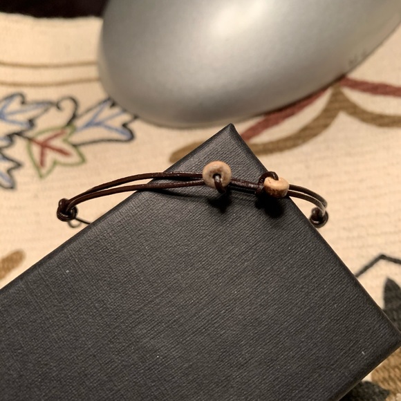 Unisex leather bracelet - Picture 2 of 3